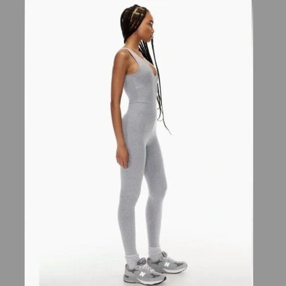 Aritzia The Group by Babaton Organic Soft Contour V-Neck Jumpsuit - Picture 4 of 10